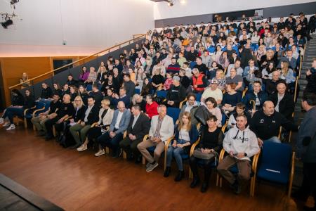 Naj športniki Kamnika za leto 2023 Lovro Planko in Maruša Mišmaš Zrimšek ter ekipa odbojkaric Calcit Volleya (3)